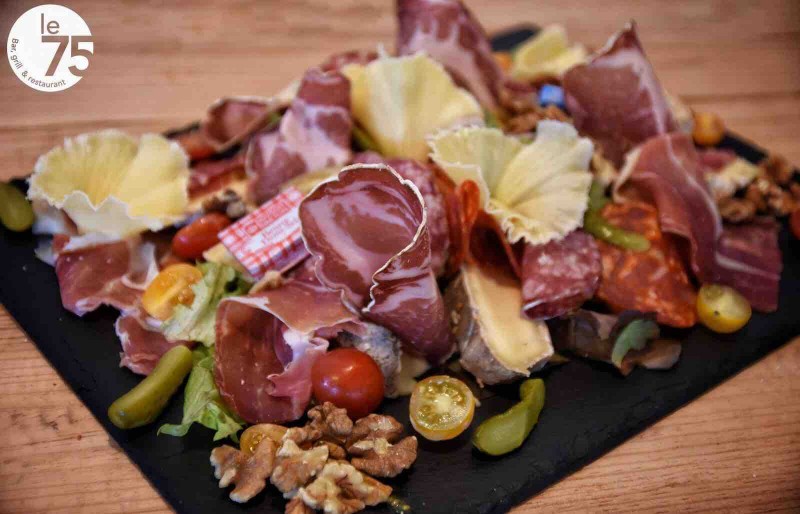 Trouver un restaurant en bord de mère pour manger en terrasse au Cap Ferret Le pavillon bleu